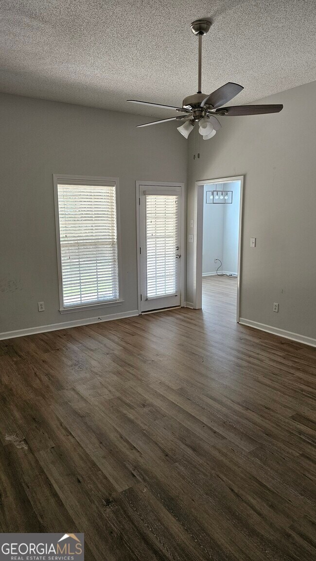 Building Photo - 105 Barley Pl