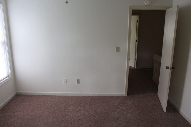 Building Photo - Bright Duplex Minutes Away from Clemson's Campus!