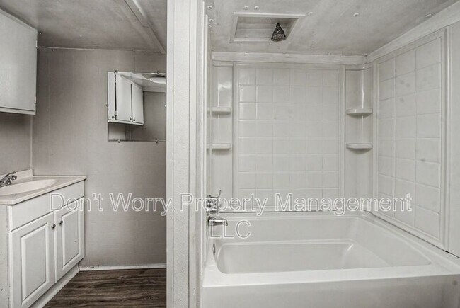 Building Photo - 301 N 7th Ave