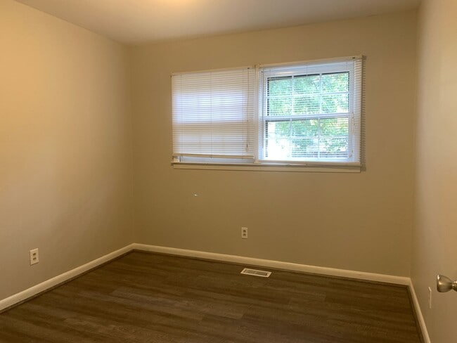 Building Photo - Renovated 3 Bedroom Ranch in Raleigh, Avai...