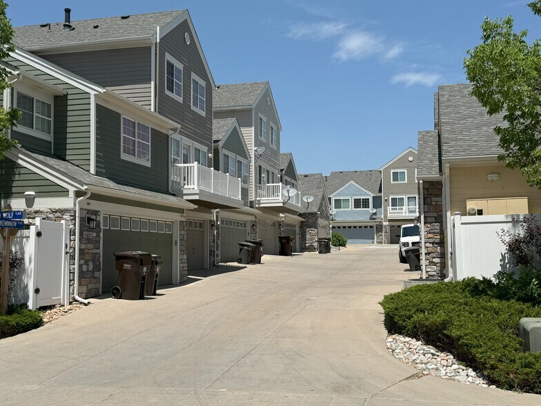 Shared driveway - access to garage - 14239 Pikeminnow Pl