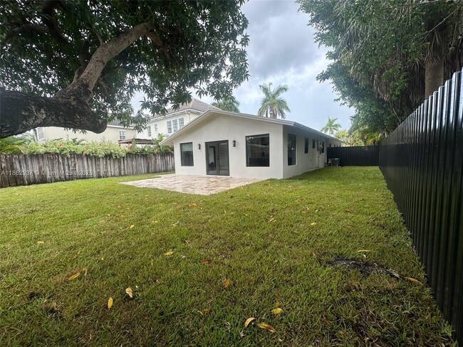 Primary Photo - 1610 NE 17th Ave
