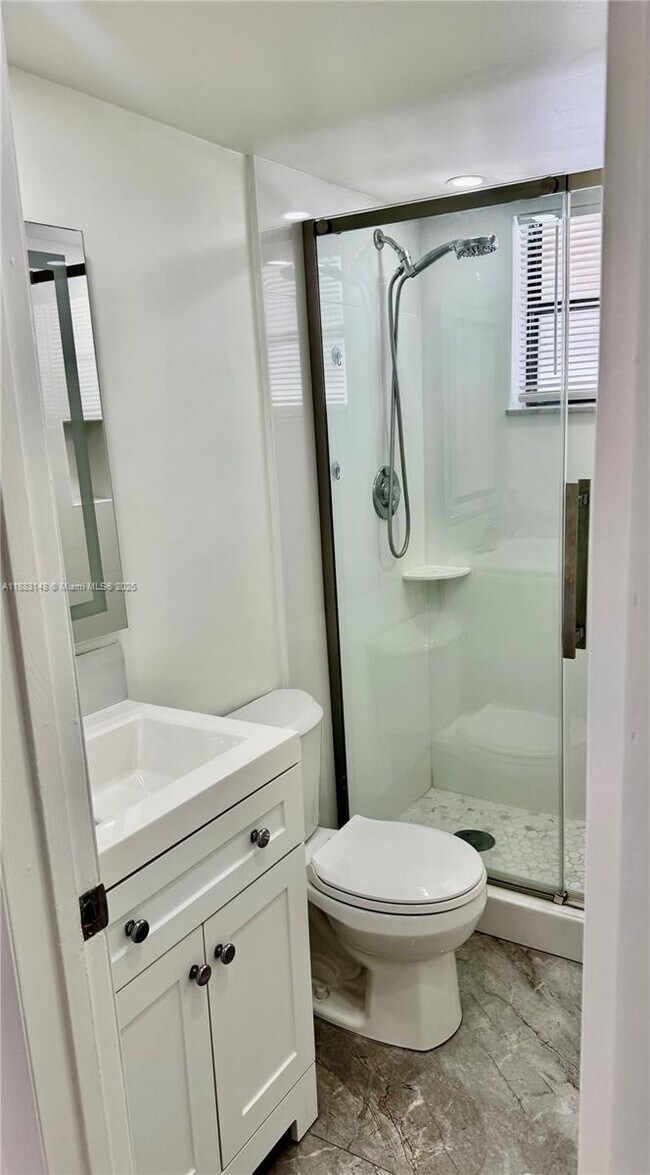 Building Photo - 2740 W 61st St