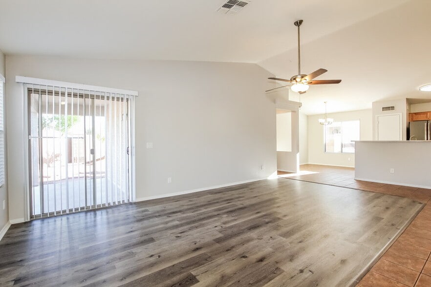 Building Photo - 12501 W Mandalay Ln