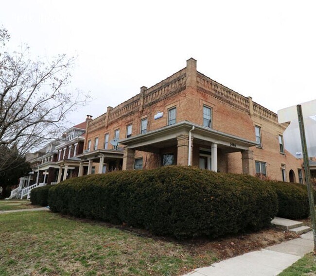 Primary Photo - 210 E 9th Ave