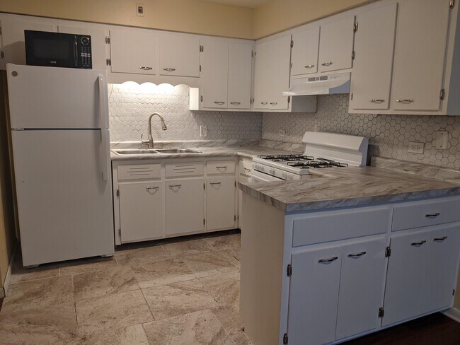 Building Photo - 18218 Hart Drive