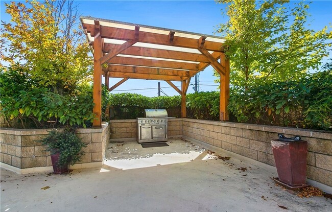 Building Photo - Stunning, Luxe Condo in Ballard! Two Beds ...