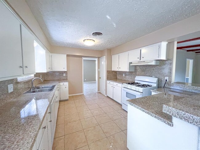 Building Photo - 2815 Monticello Dr
