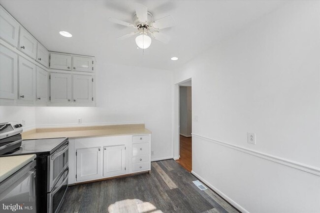 Building Photo - 9012 Vernon View Dr