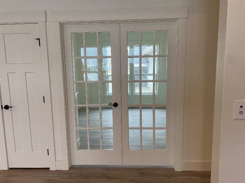 Building Photo - 15550 Riverside Rd