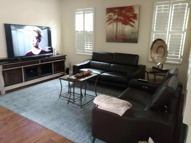 Building Photo - Stunning 3-Bedroom/3-Bathroom in Sunny Ewa...
