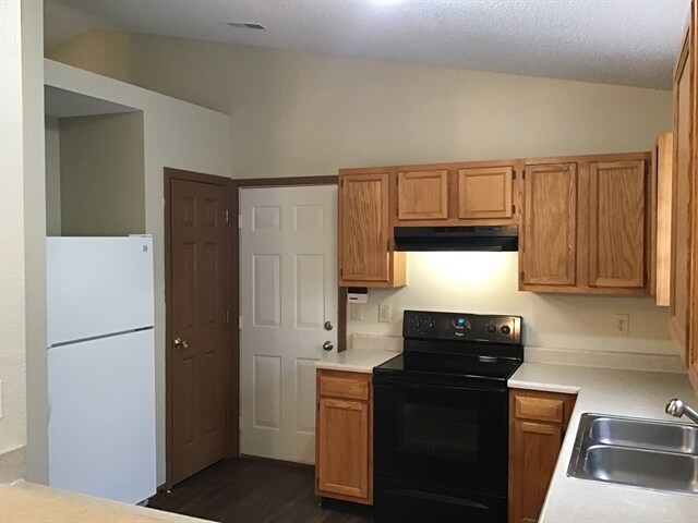 Building Photo - 8539 Coralberry Ln