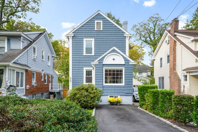 Building Photo - 467 Pelhamdale Ave