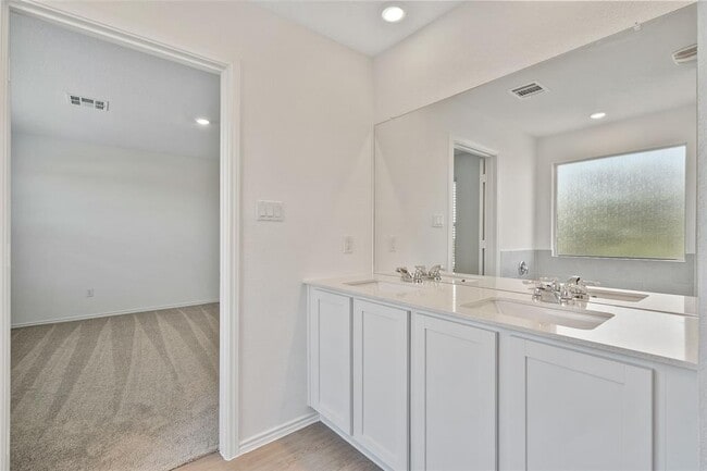 Building Photo - 1721 Roaming Oak Bnd