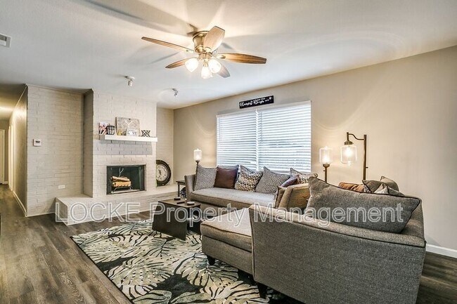 Building Photo - 512 Stallion Ln