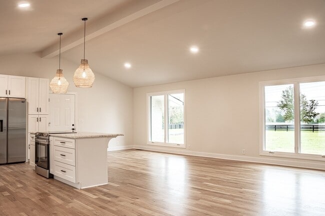 Building Photo - Hillsboro - Renovated Home for Lease