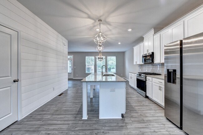 Building Photo - 4655 White St