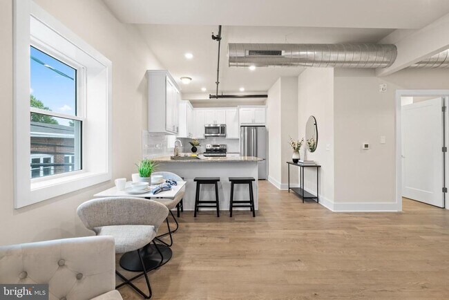 Primary Photo - 30 W Broad St