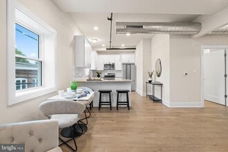 Building Photo - 30 W Broad St