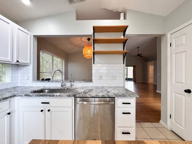 Building Photo - Beautifully upgraded 3/2 with double car garage!