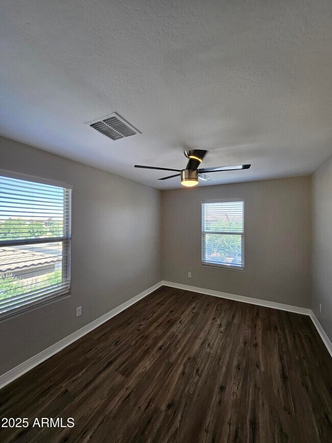 Building Photo - 40537 W Helen Ct