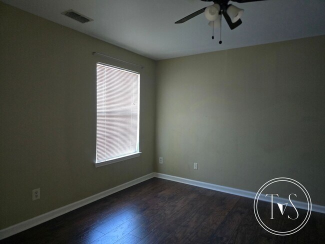 Building Photo - RATE DROP ALERT (was $2300/month)!