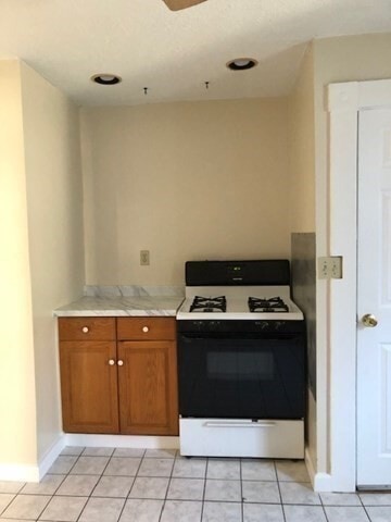 Building Photo - 148 B St