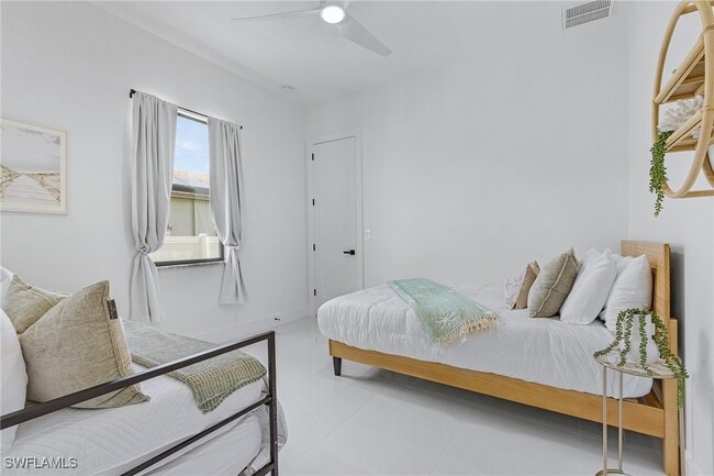 Building Photo - 1923 SW 27th Terrace