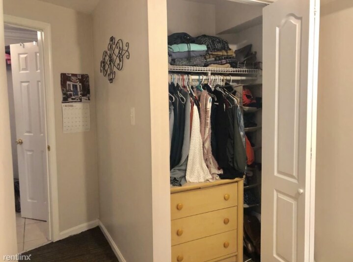 Building Photo - 902 I St SE