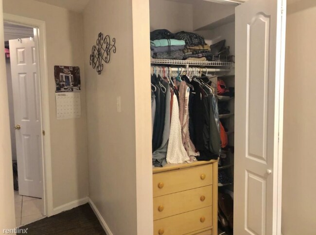 Building Photo - 902 I St SE