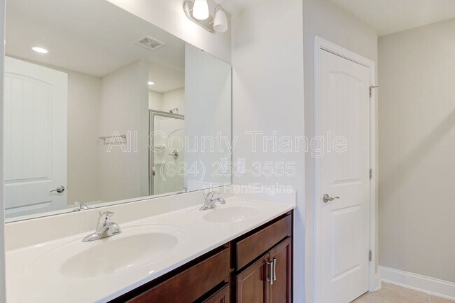 Building Photo - 1364 Scholar Dr