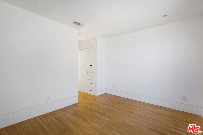 Building Photo - 631 Cross Ave