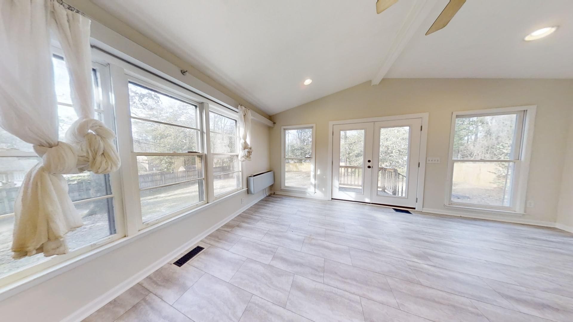 Building Photo - Cute one level home inside the Loop