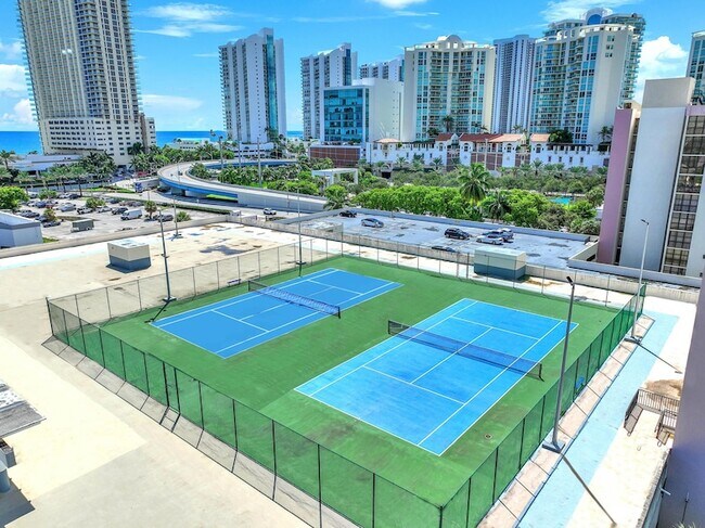 Building Photo - 16909 N Bay Rd