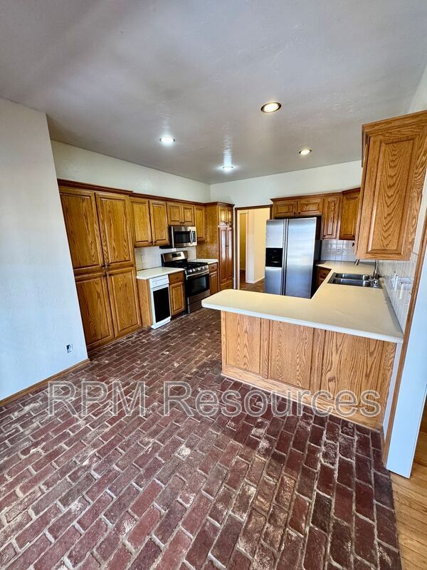 Building Photo - 6213 N Woodcreek Ct