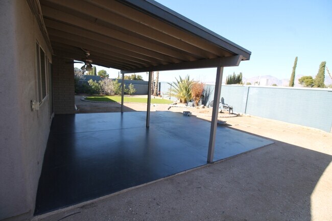 Building Photo - 8615 E Bellevue Pl