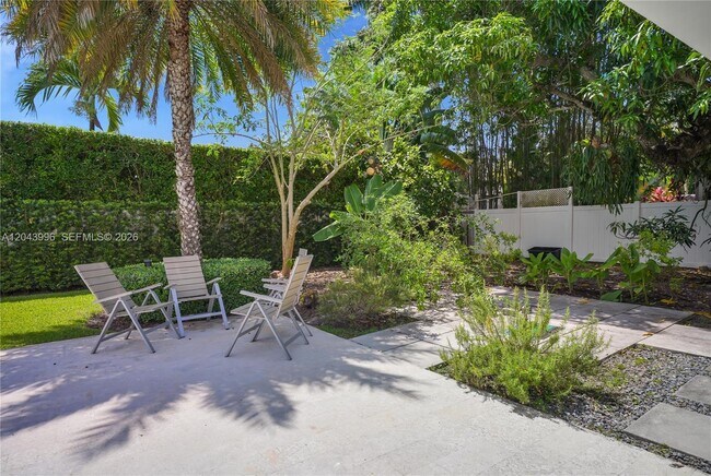 Building Photo - 5721 SW 59th Ct