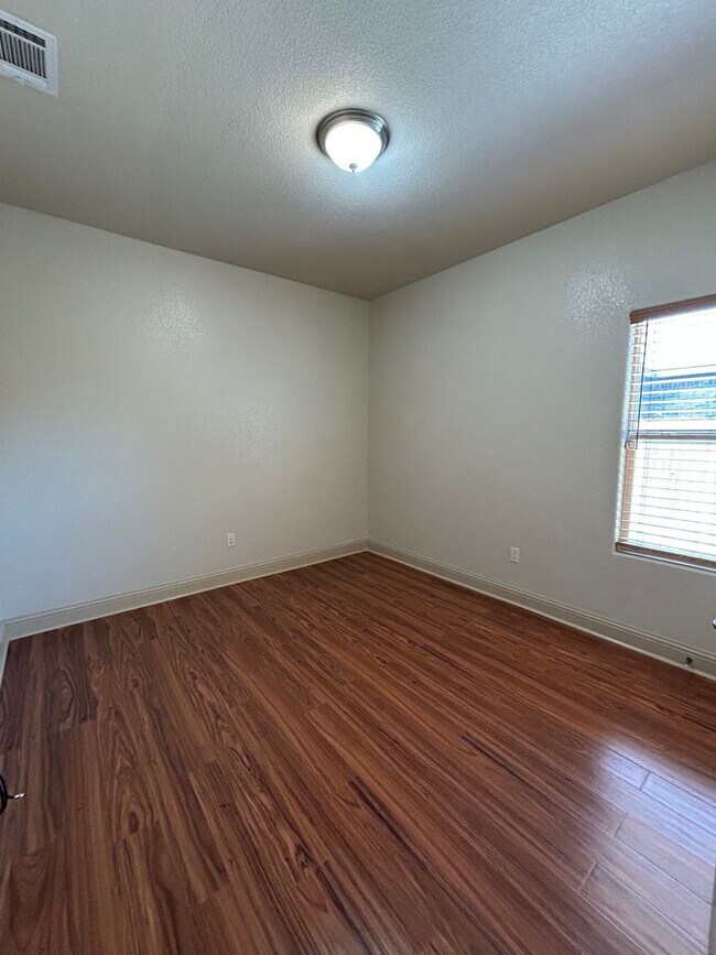 Building Photo - LOCATION, LOCATION, LOCATION-4 bedroom in Legado Estates