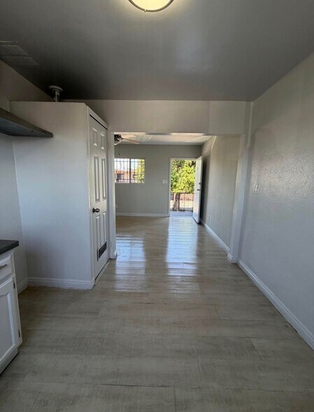 Building Photo - 7843 Towne Ave