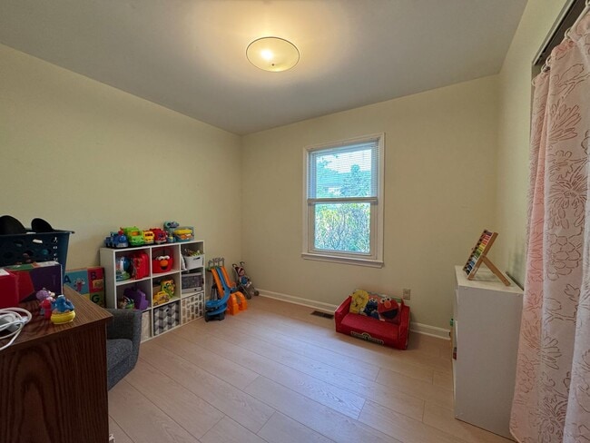 Building Photo - Beautiful 3 Bed 2.5 Bath Single Family Hom...