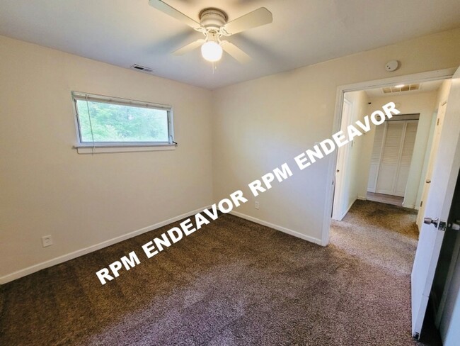 Building Photo - Move in Ready 2bed-1 bath Pet Friendly