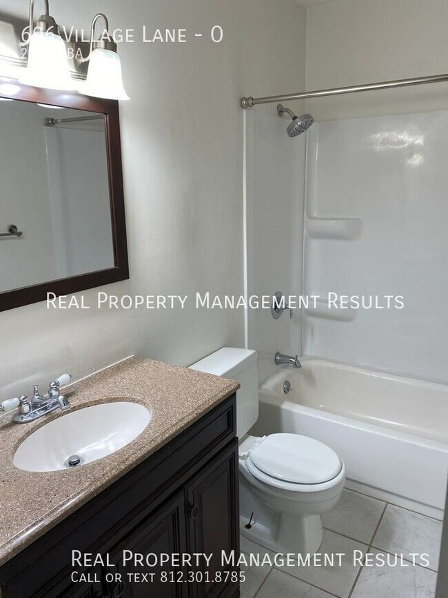 Building Photo - 606 Village Ln