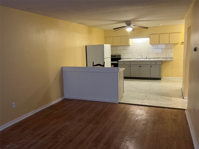 Building Photo - 134 W Main St