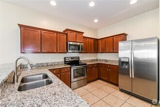 Building Photo - 502 SW 19th Ln