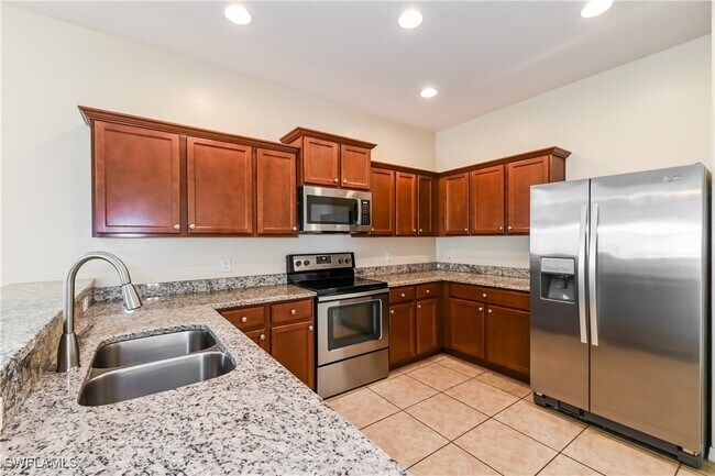 Building Photo - 502 SW 19th Ln