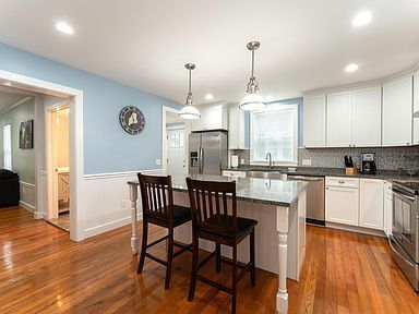 Building Photo - Charming 3-Bedroom Historic Home in Downto...