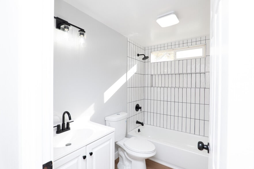 Building Photo - 21643 Waite St