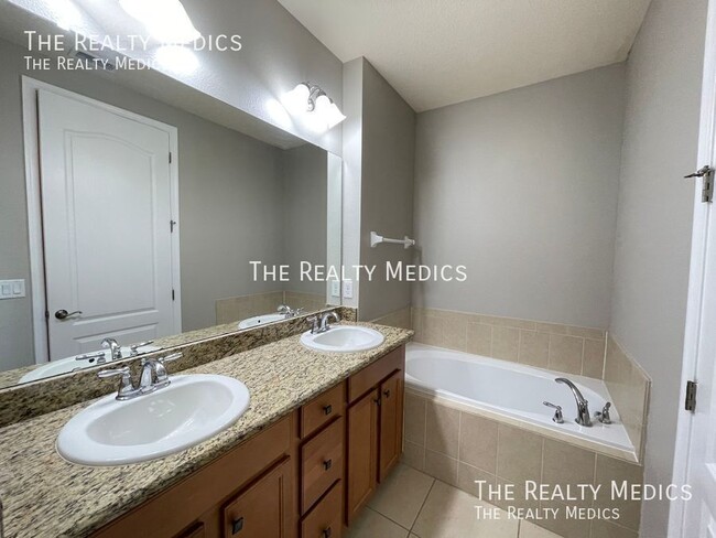 Building Photo - 8422 Kelsall Dr