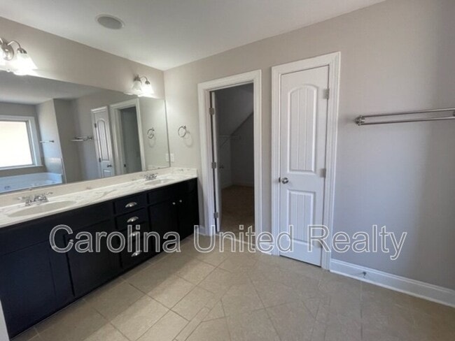 Building Photo - 344 Brentford Ave