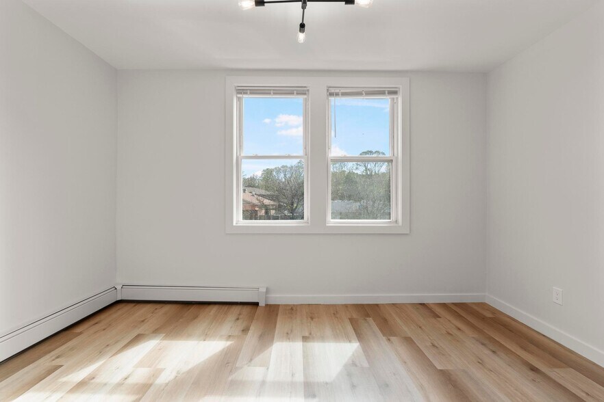 Building Photo - 431-431 N Main St